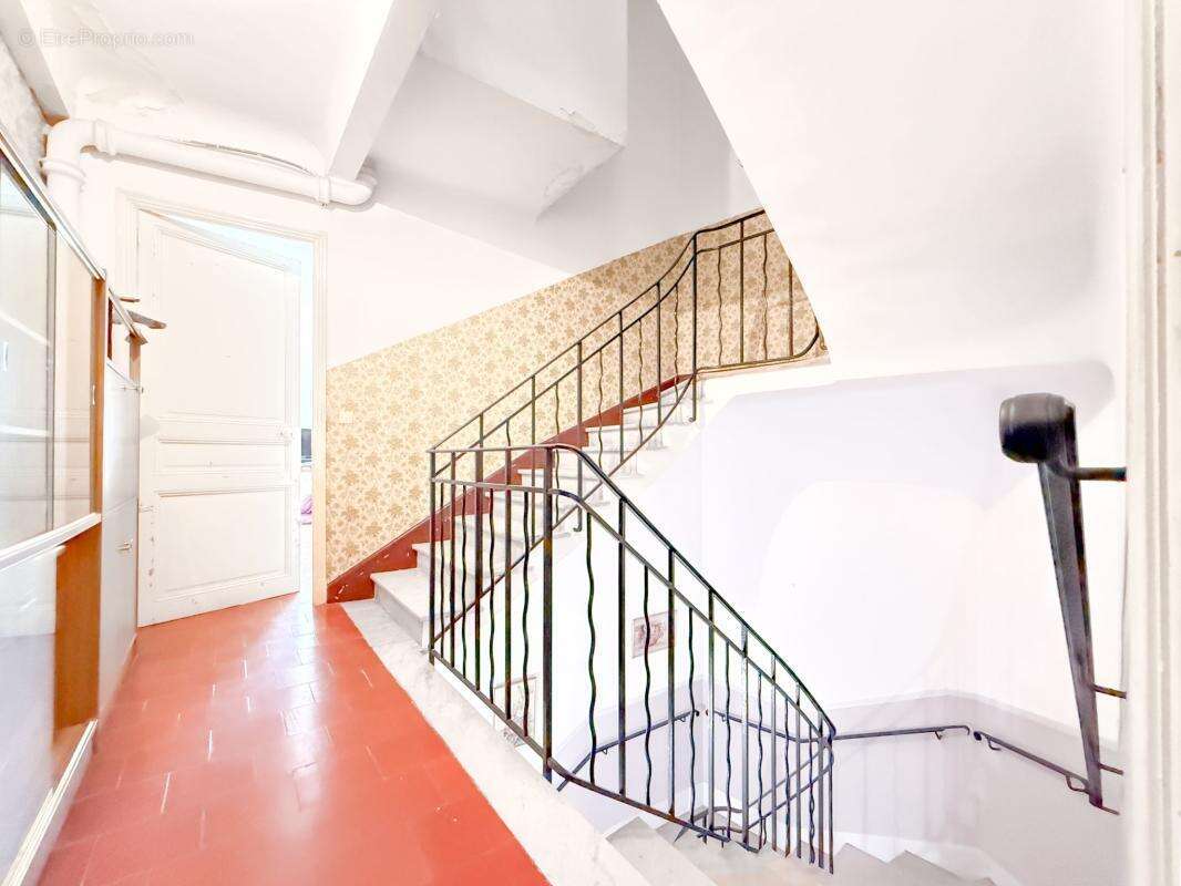 Maison de Maître à vendre à LUCERAM 160 m² 4 chambres jardins terrasses caves - photo 5