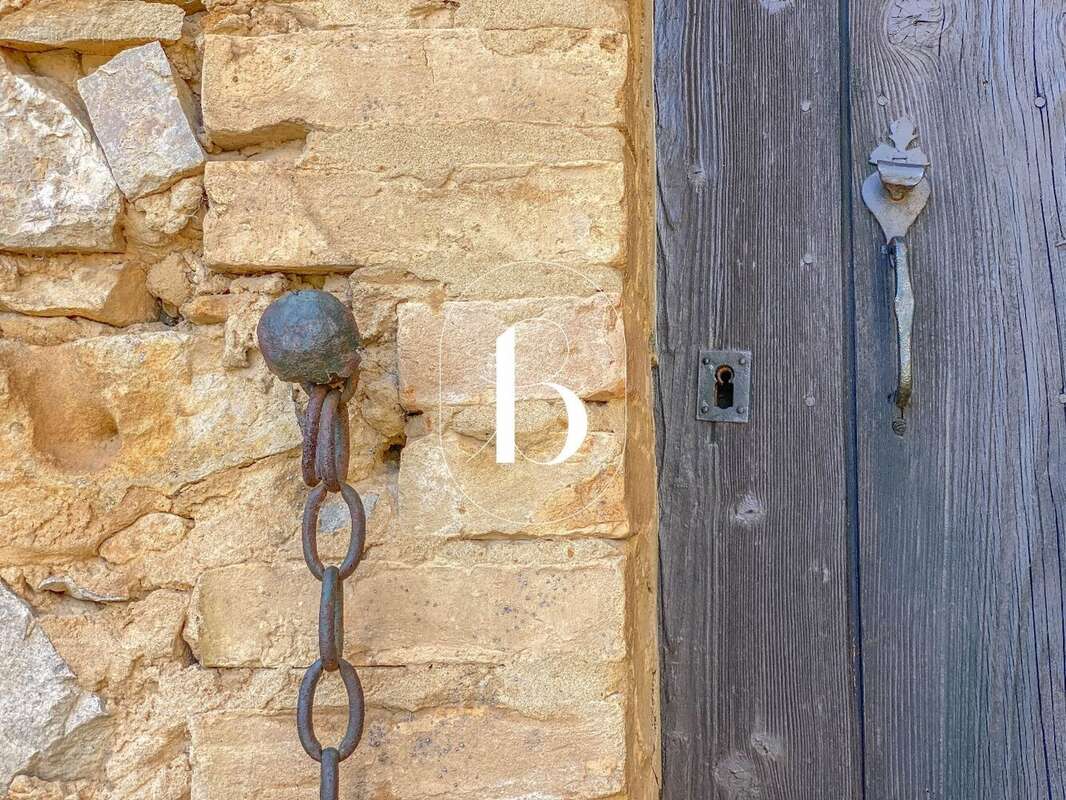 Maison à LAUDUN-L'ARDOISE