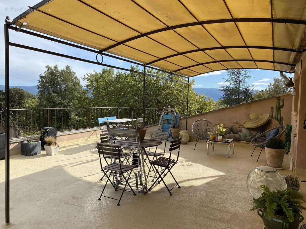 Appartement à CABRIERES-D'AVIGNON