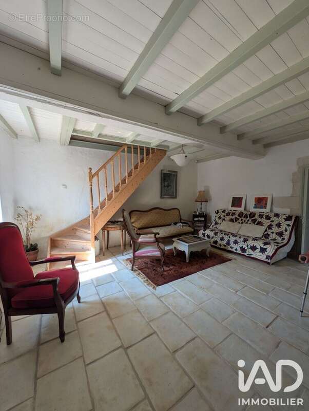 Maison 122 m² à Saint-Dizant-Du-Gua  - photo 8