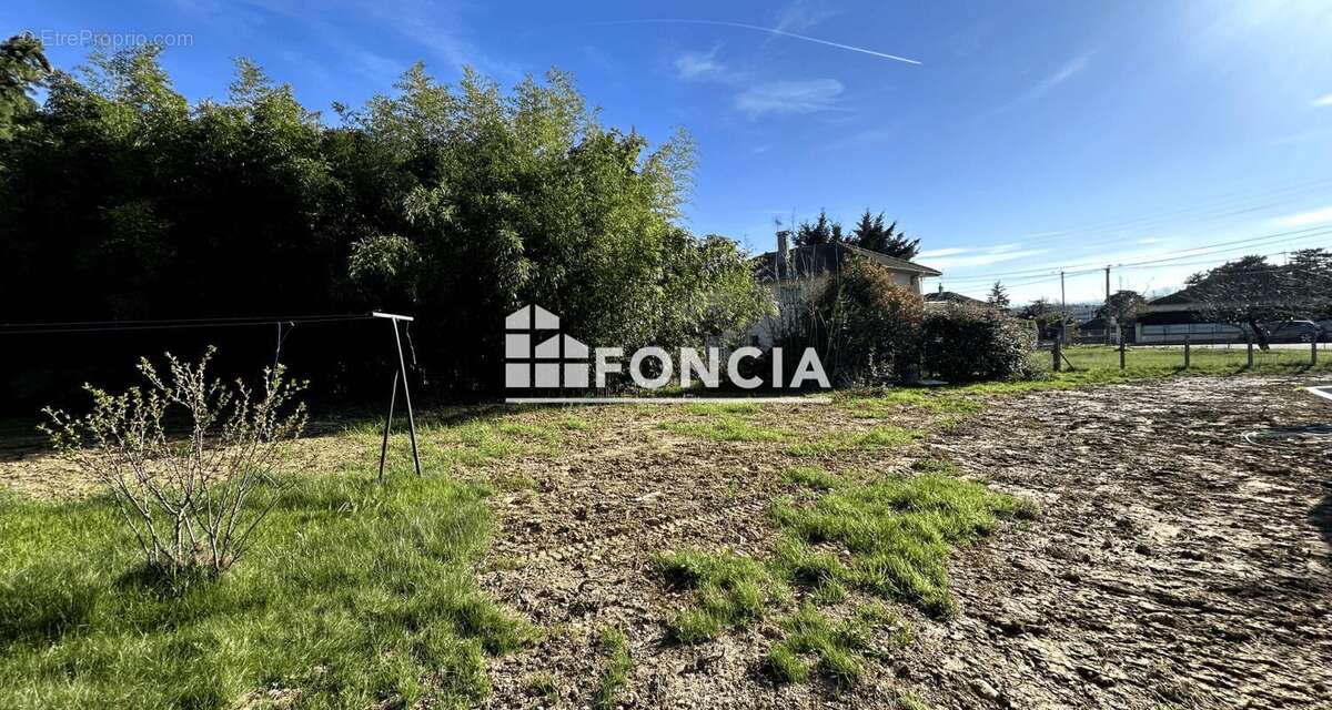 Terrain à RILLIEUX-LA-PAPE