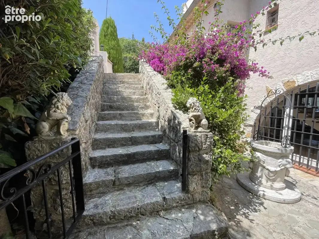 Villa d'Exception à Vence : Vue Spectaculaire, Calme Absolu et Proximité Idéale - photo 14