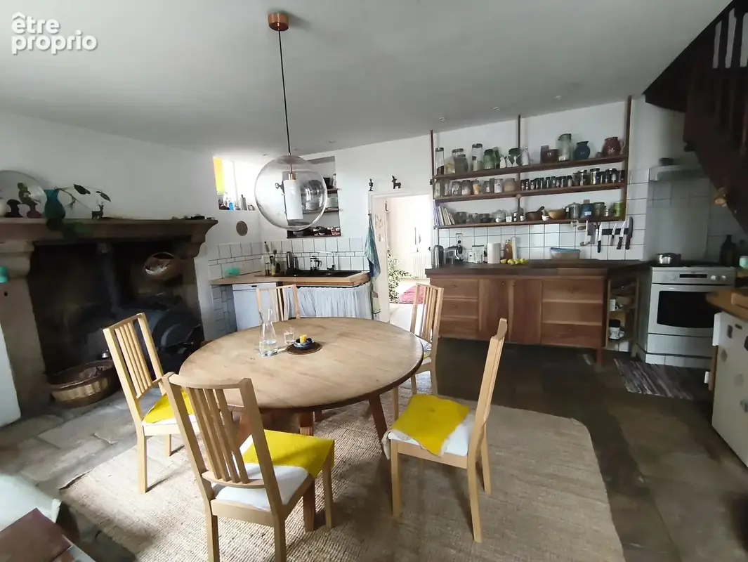 Grande maison familiale avec de nombreuses dépendances et un fort potentiel commercial - photo 3