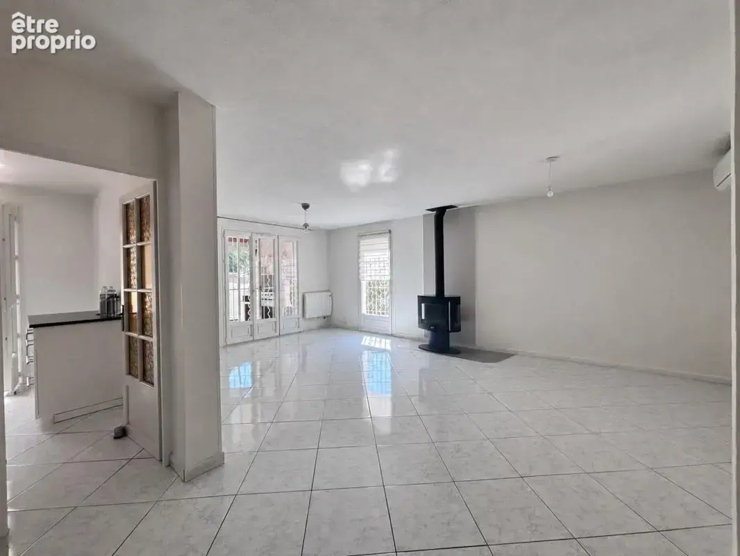JUVIGNAC – Villa familiale avec T2 indépendant, jardin et piscine - photo 5