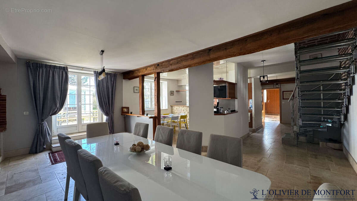 Maison à THOIRY