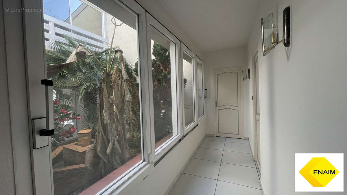 Maison 285 m² à Laroque-Timbaut  - photo 9