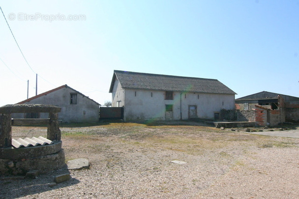 Maison à NEUVY-GRANDCHAMP