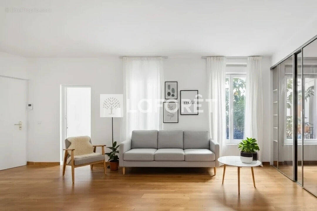 Appartement à PARIS-7E