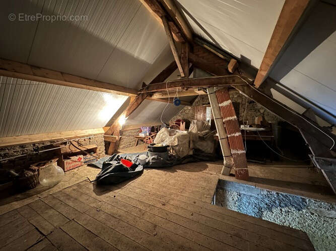 Maison à SAURET-BESSERVE