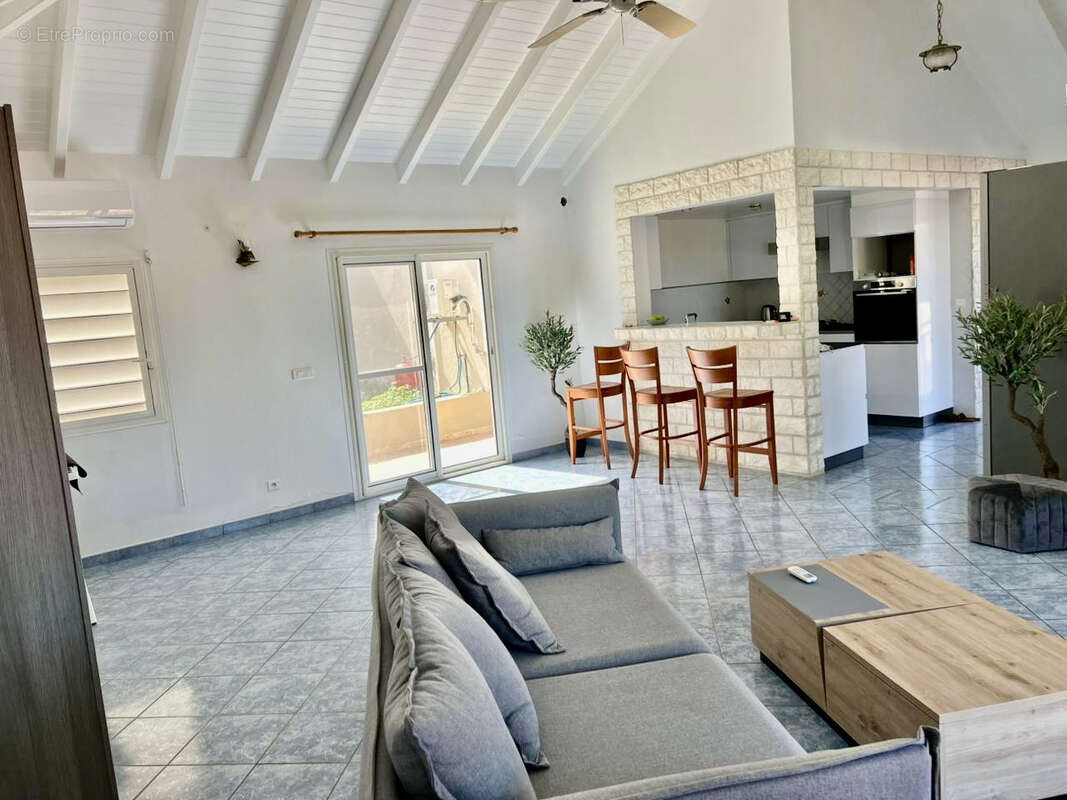 Maison à CAPESTERRE-BELLE-EAU