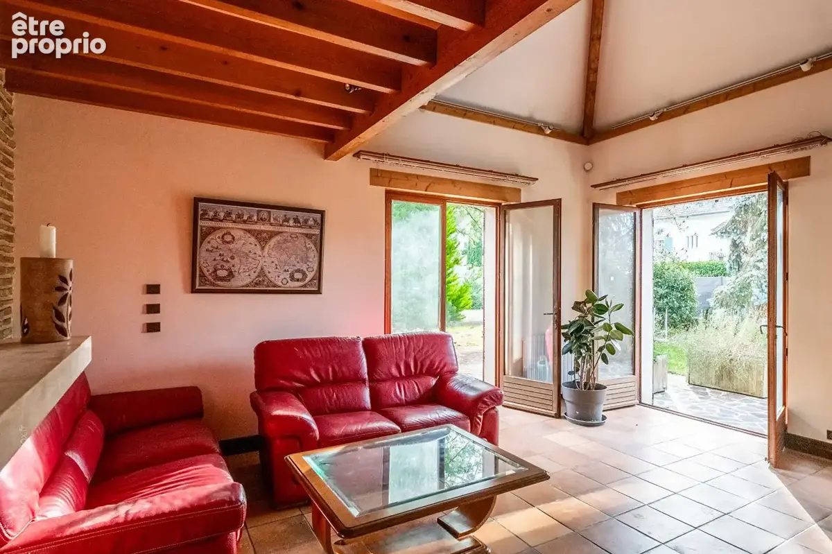Maison de caractère de 256 m² sur terrain de 952 m² - La Celle-Saint-Cloud - photo 2