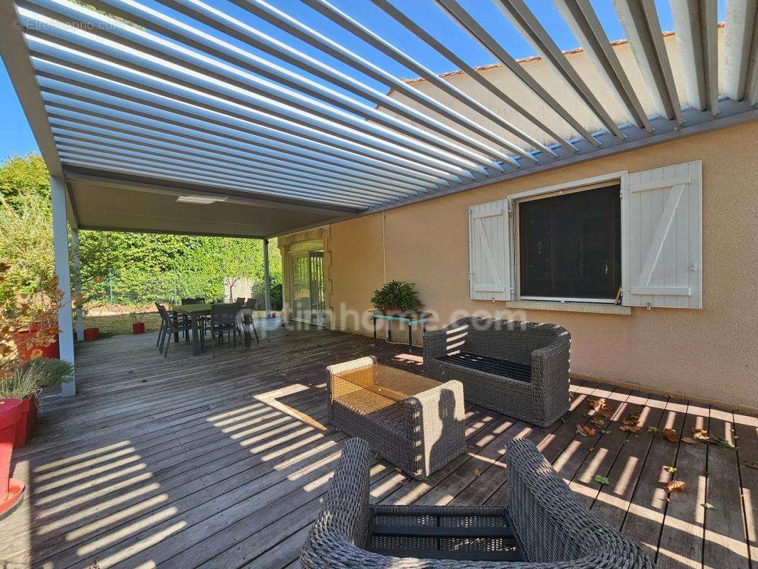 Maison à vendre 4 chambres 133 m² CHAMPNIERS (16) - photo 4