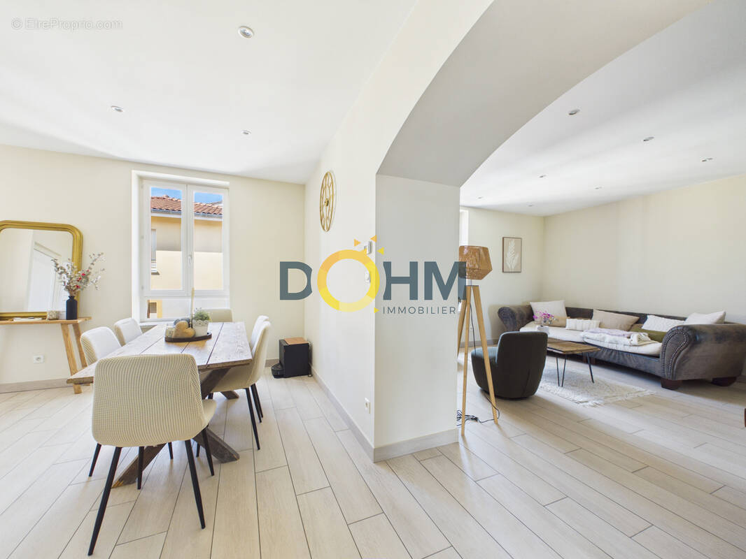 Appartement à MONTROND-LES-BAINS