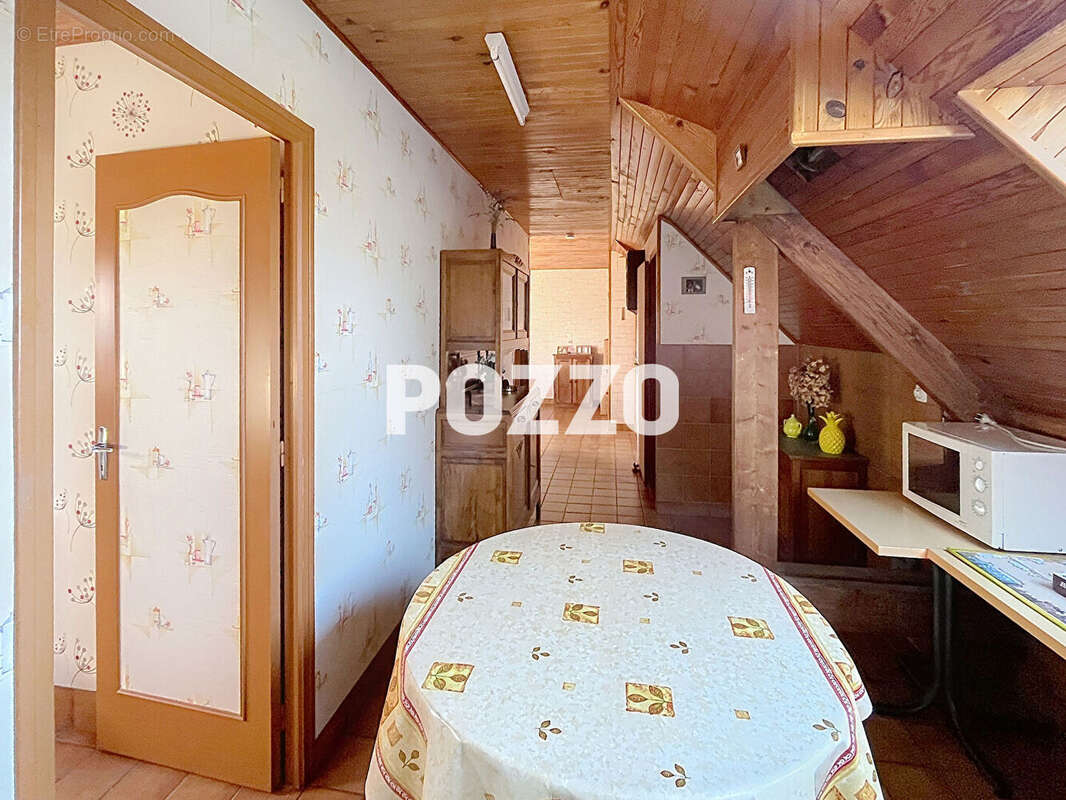 A VENDRE - Maison familiale de 160 m² sur un terrain de 1531 m² - photo 10
