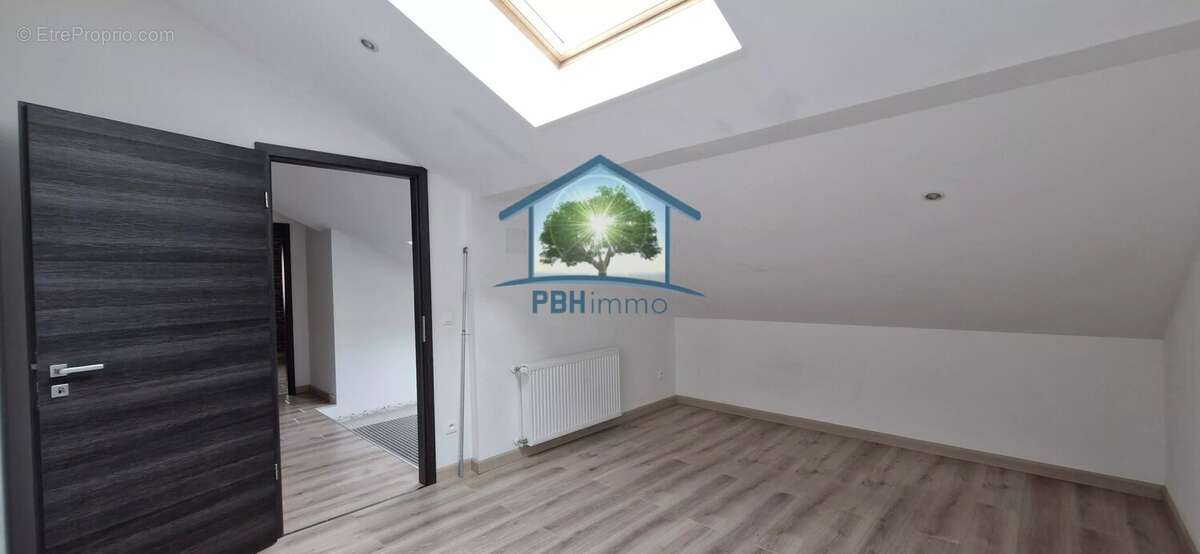 SARREGUEMINES (57) - Maison de ville de 75,35 m² + une terrasse + parking privé. - photo 11