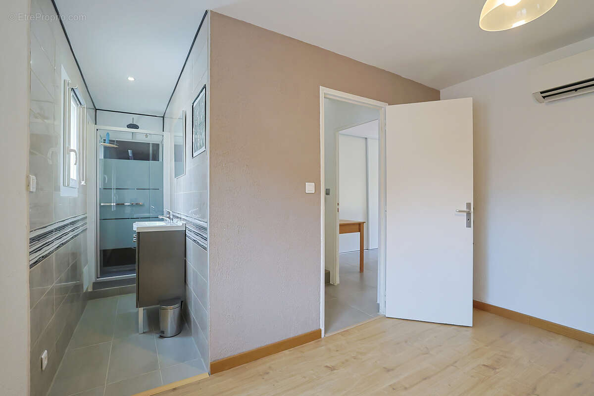 Maison à SOLLIES-PONT