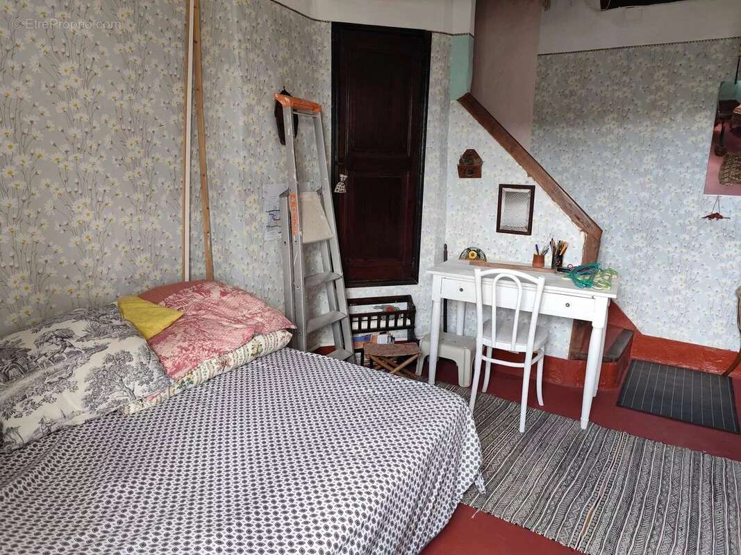 Appartement à LA CROIX-SUR-ROUDOULE