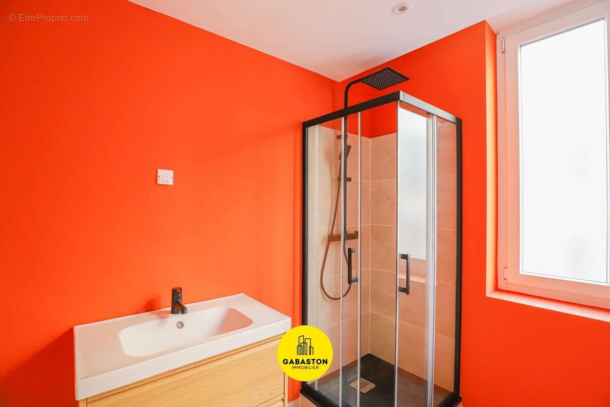 Appartement à MARSEILLE-1E