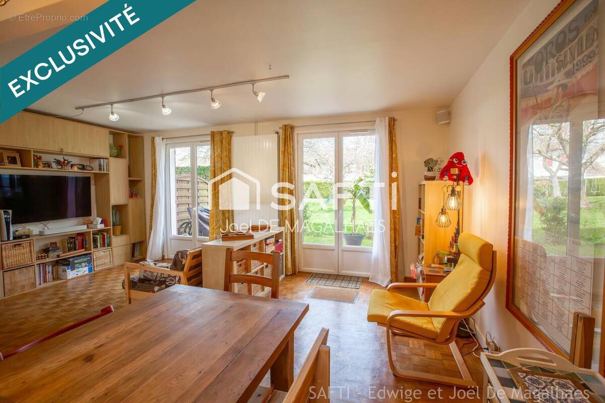 Photo 1 - Maison à LE MESNIL-SAINT-DENIS