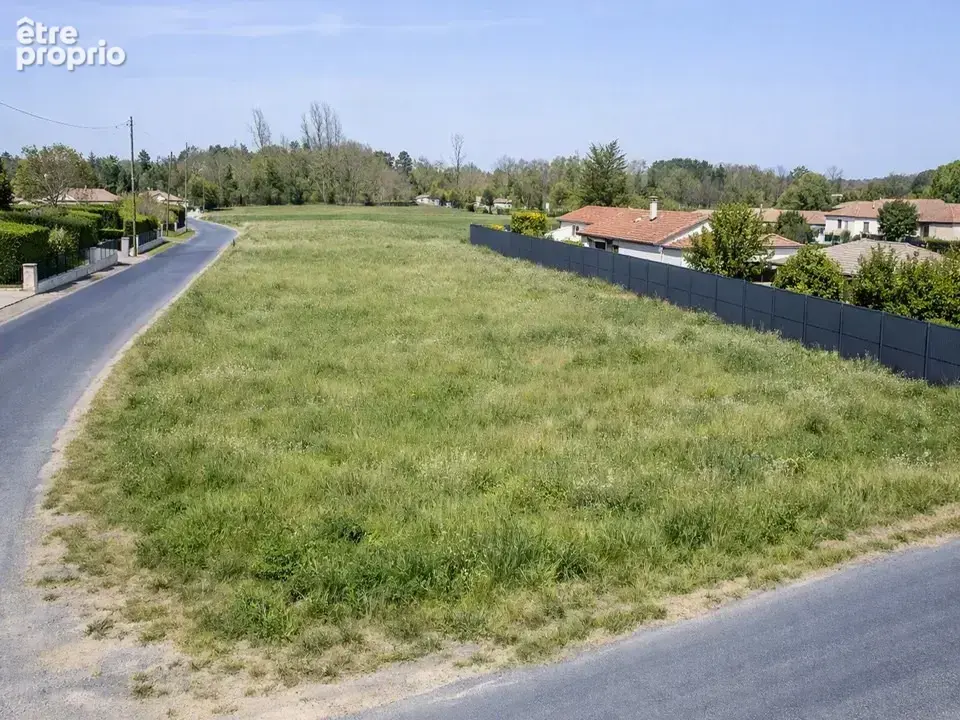 Terrain à SAINT-SAVIN