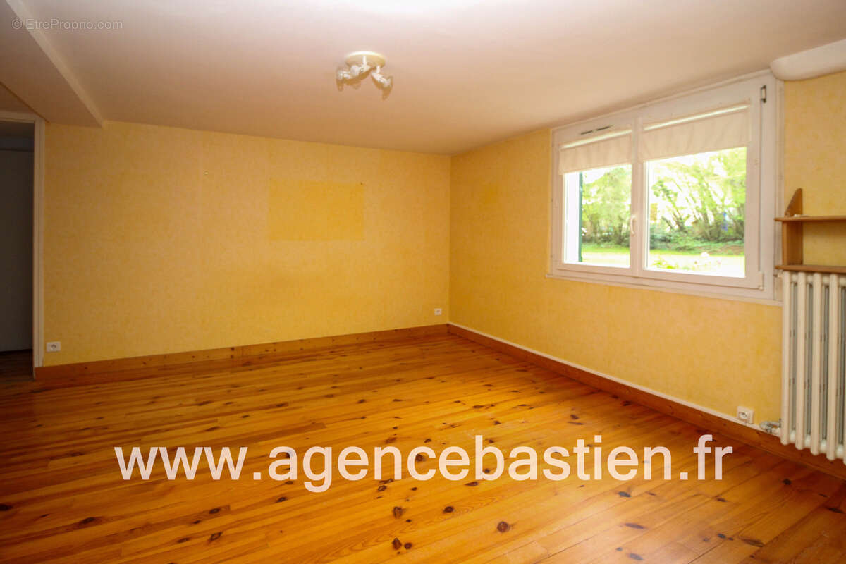 Maison à SAINT-GENIS-POUILLY