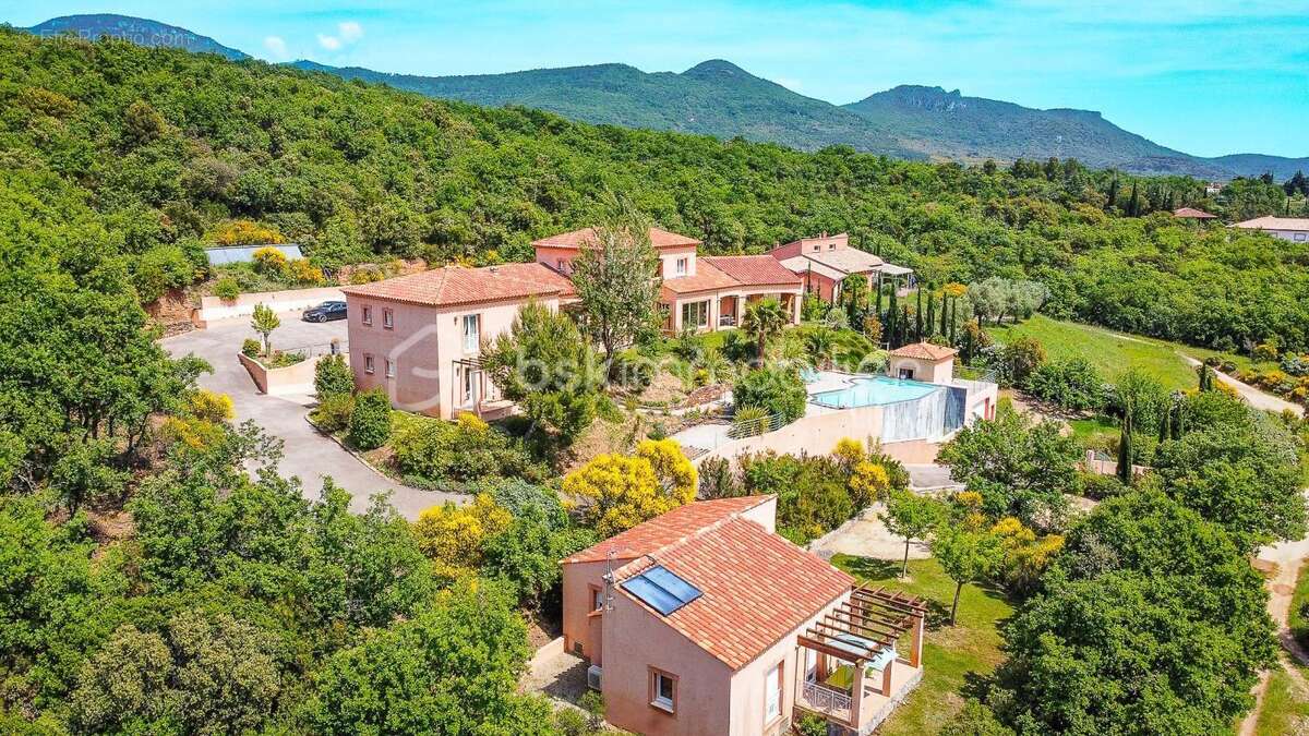 Domaine d'architecte 490 m² – 3 logements indépendants – Piscine à débordement – Vue panoramique – DPE A – Saint-Jean-de-la-Blaq - photo 4