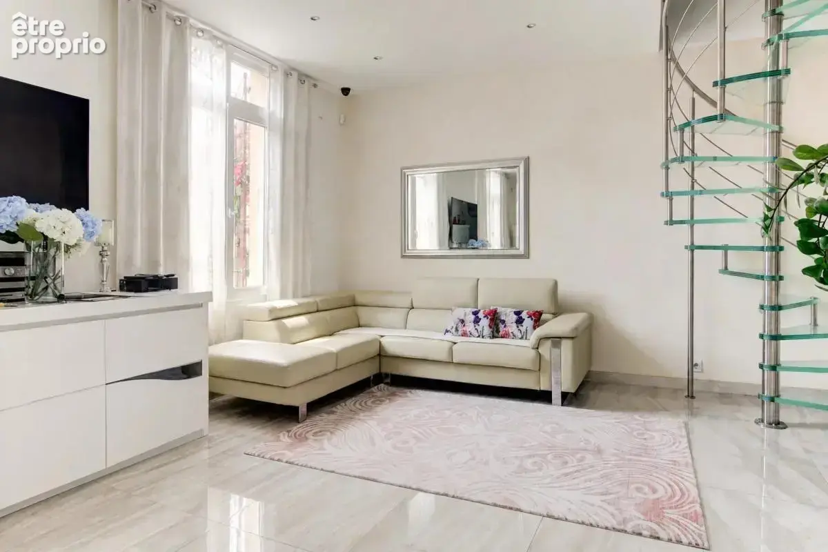 Maison familiale rénovée avec véranda, terrasse, jardin et double cave – Nice Est, secteur résidentiel sécurisé - photo 11