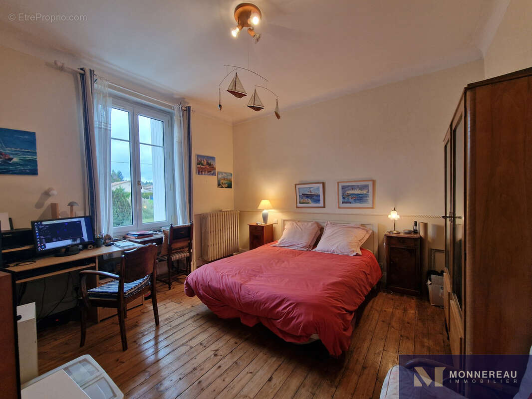 Maison à MONTMOREAU-SAINT-CYBARD