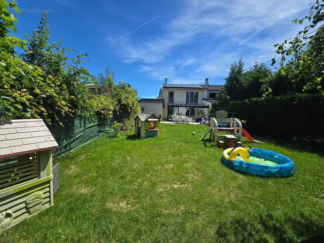Maison à LESIGNY