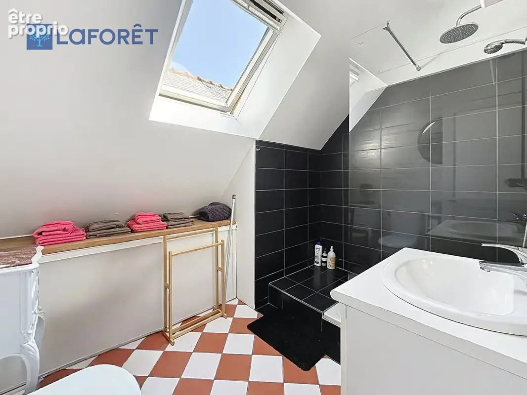 Immeuble Riantec commerce et duplex - photo 8
