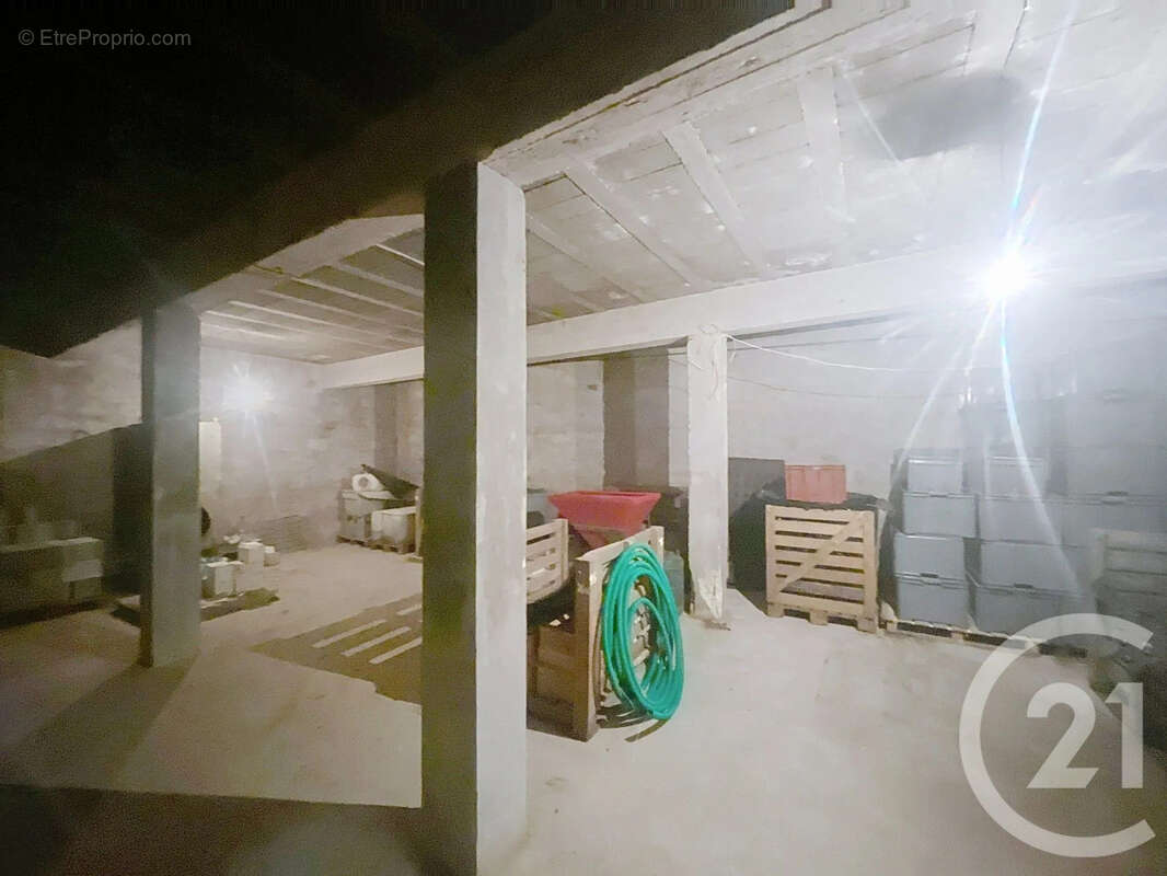 Maison 436 m² à Cuis  - photo 13