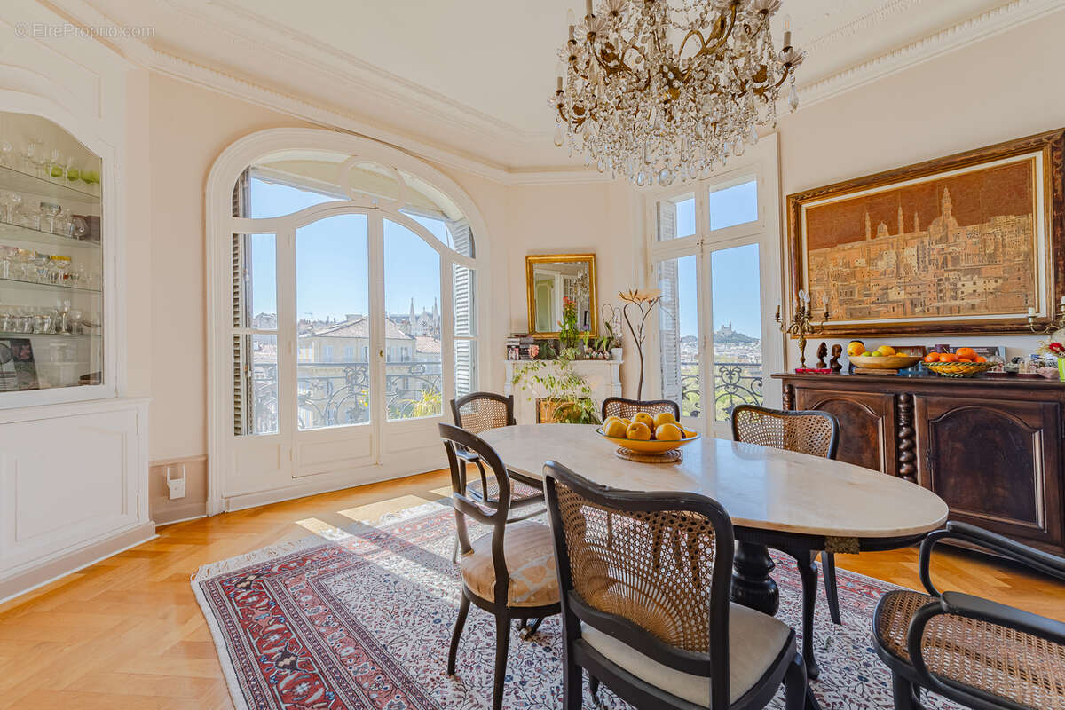 Appartement à MARSEILLE-1E
