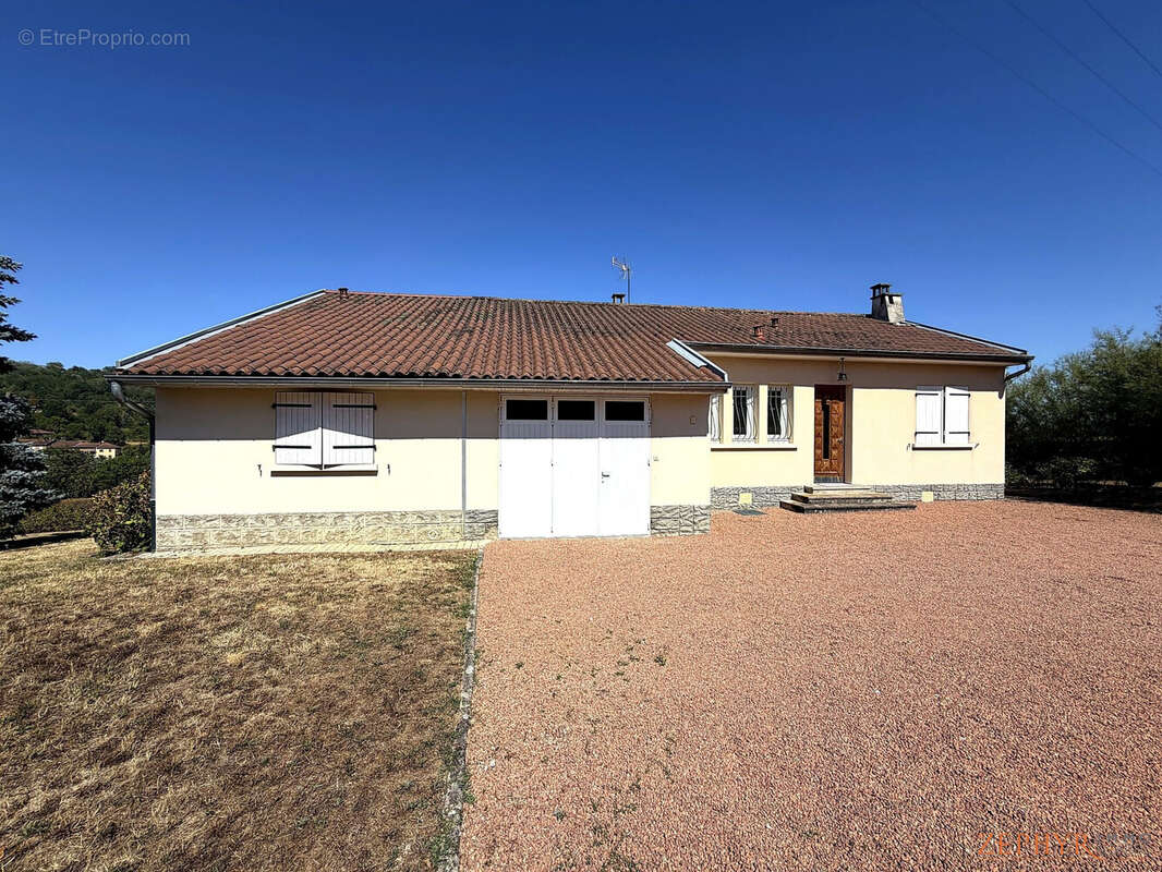 Maison 156 m² à Ternand  - photo 2