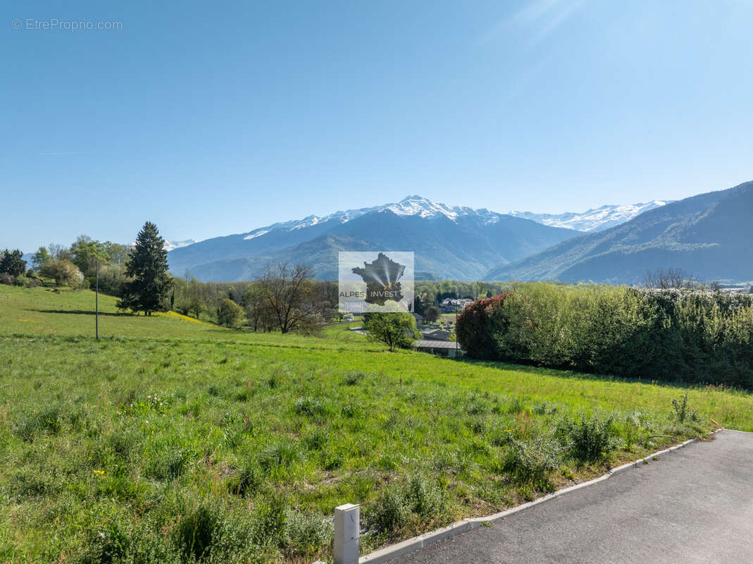 Terrain à CHAMOUSSET