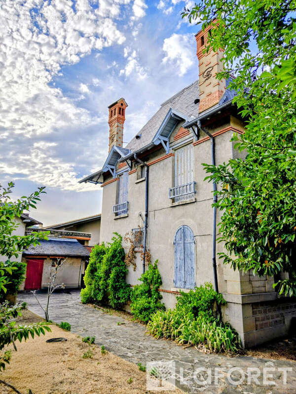 Maison Langeac 12 pièce(s) 208 m2 - photo 3