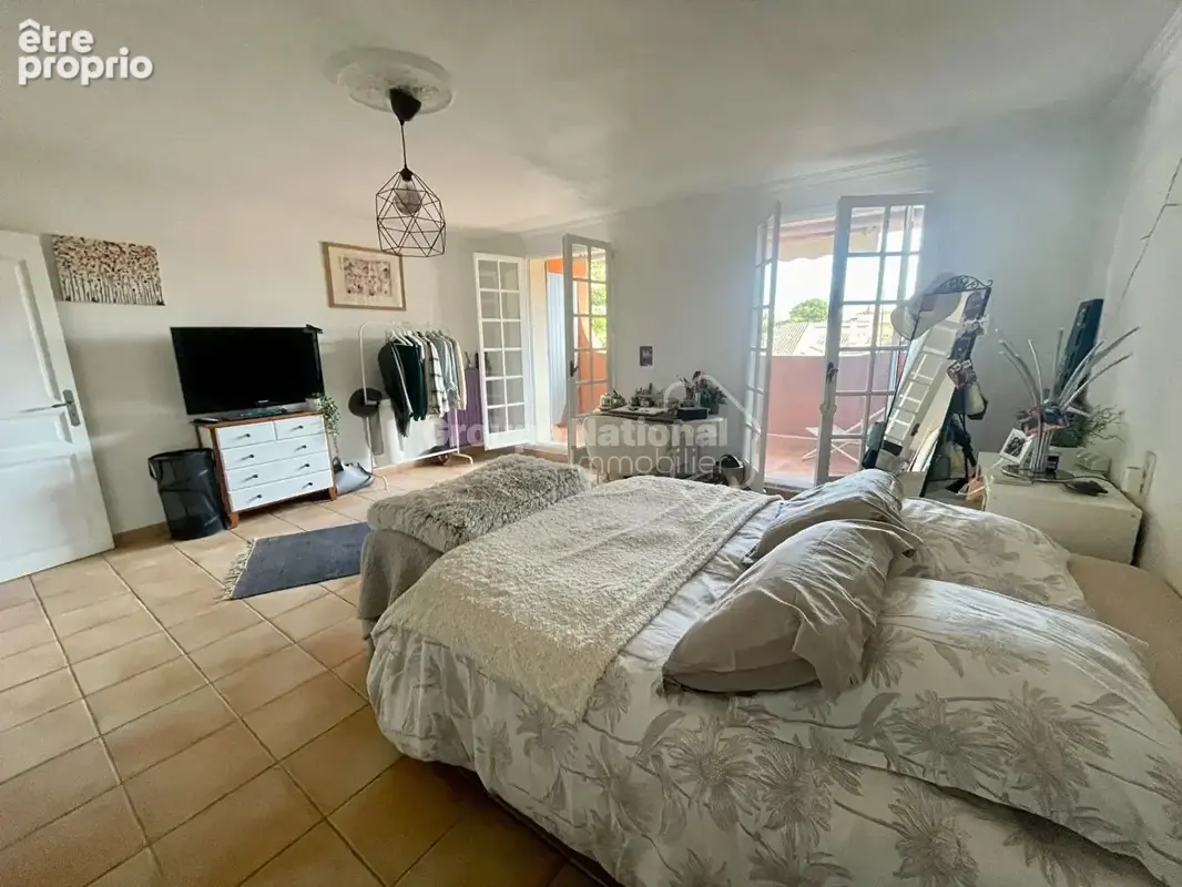 A VENDRE ROGNONAS  Maison familiale de caractère avec jardin, piscine, patio et solarium - photo 8