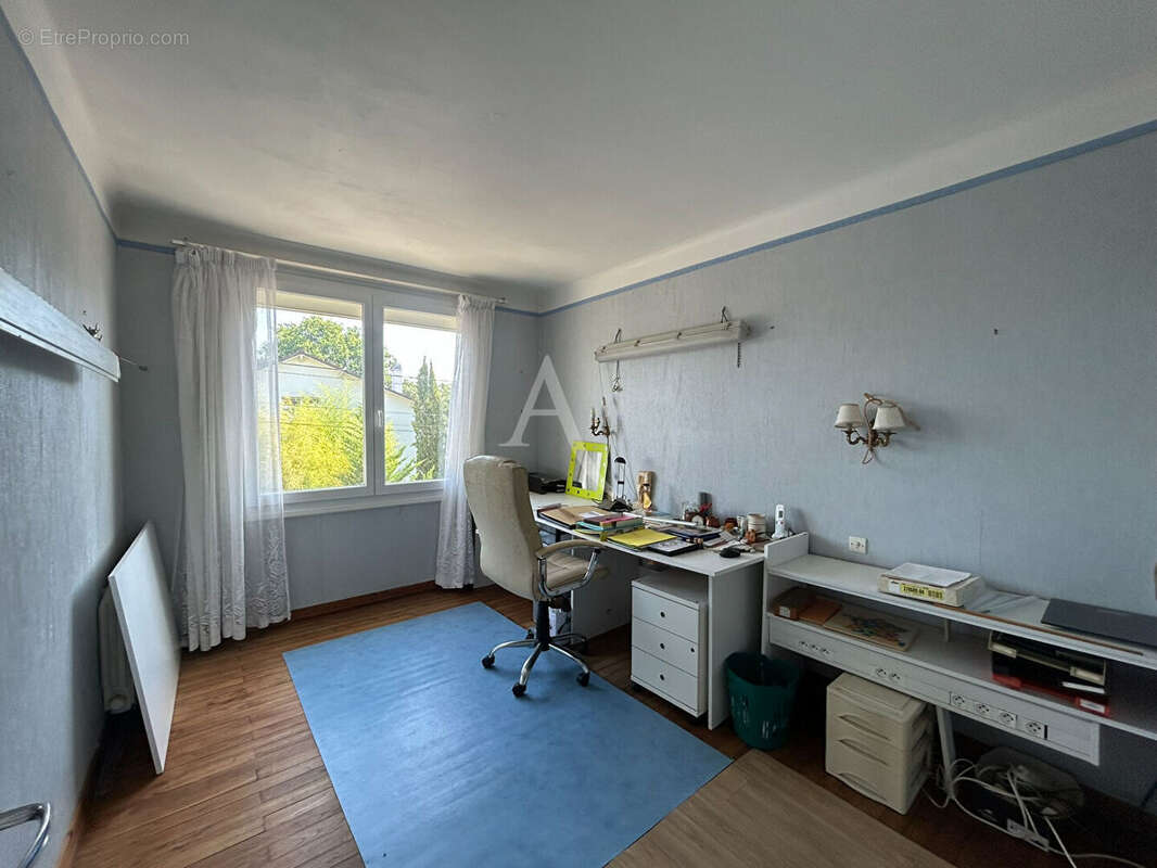 INDRE ? Maison familiale 3 CH avec dépendance habitable : un bien aux multiples possibilités ! - photo 6