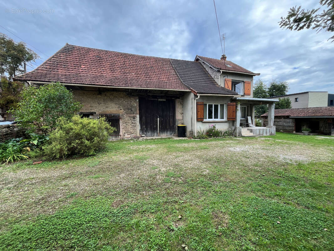 Maison à L'ABERGEMENT-DE-CUISERY