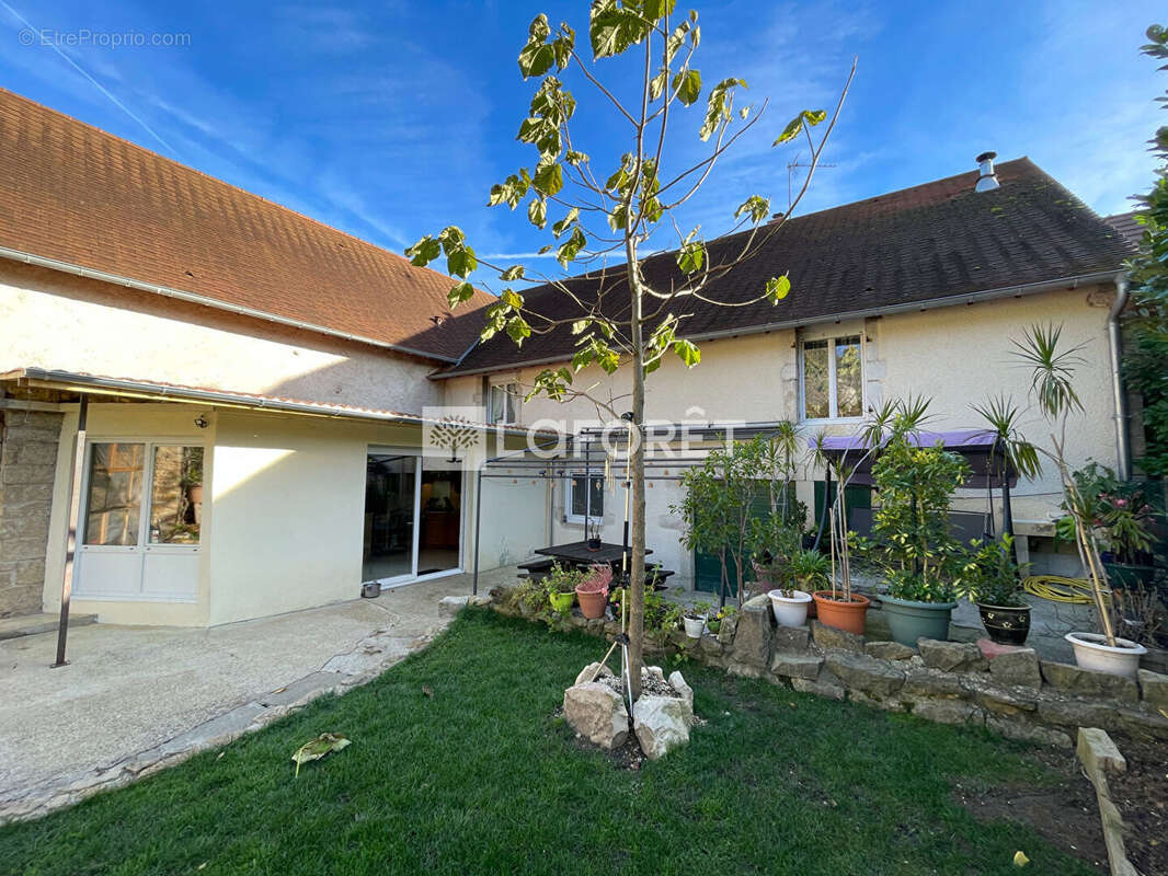 Maison à LONS-LE-SAUNIER