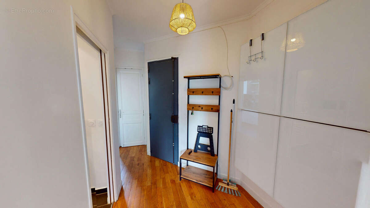 PARIS XIX  Métro Crimée  2P 39.33m² avec balcon filant / 320 000.00 euros FAI / Dernier étage - photo 9