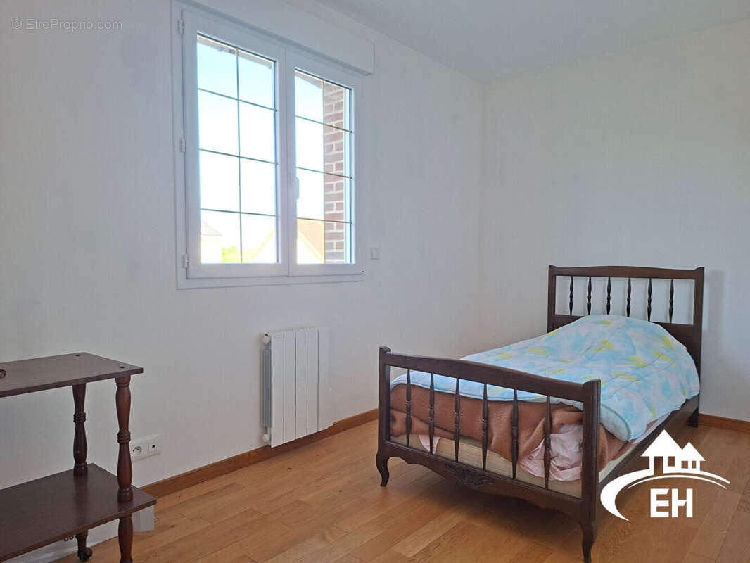 MAISON DE 181 M² - 4 CHAMBRES - Bâtiment de 215 m² - photo 8