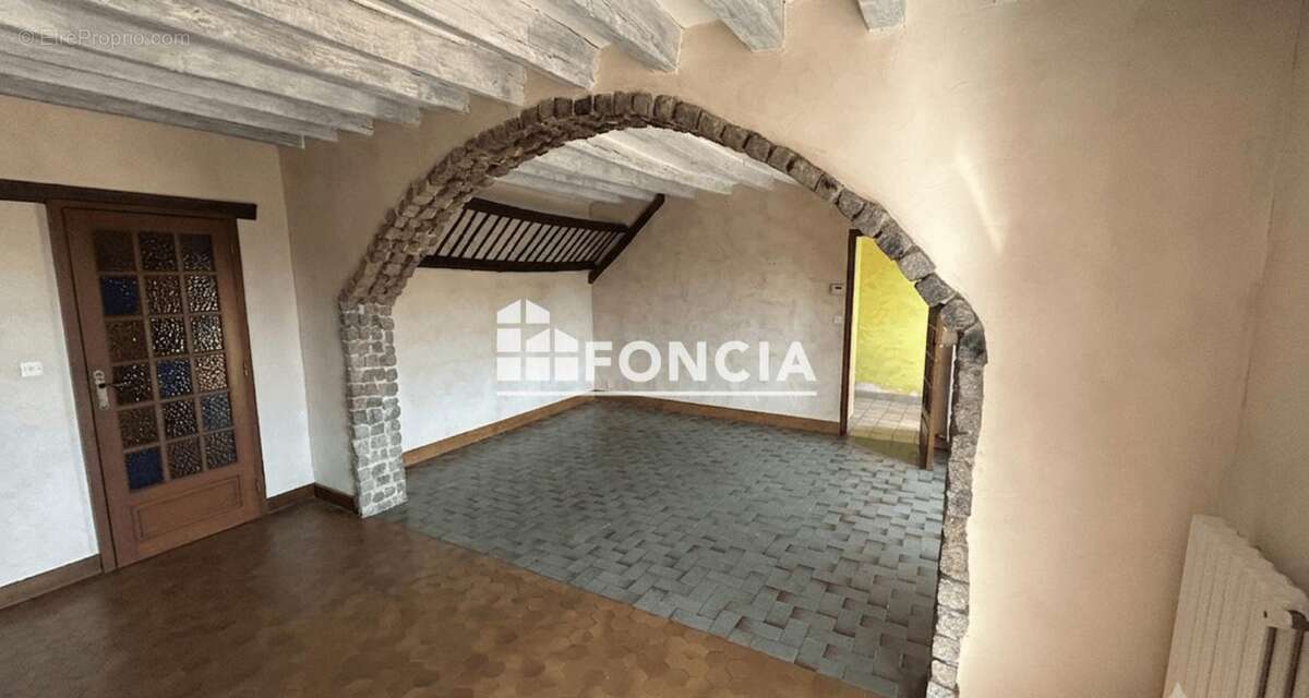 À vendre – Maison familiale avec dépendances et grand terrain à l'entrée du Mans – Changé - photo 3