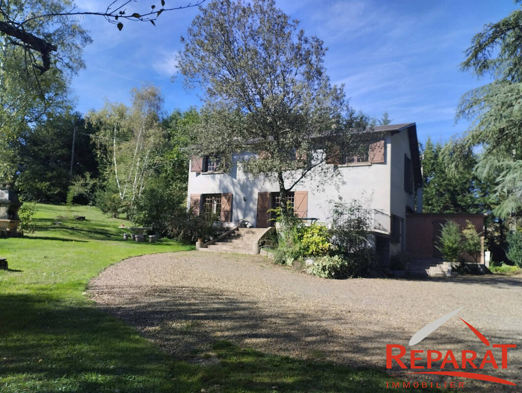 Maison à SAINT-CYR-LA-ROCHE