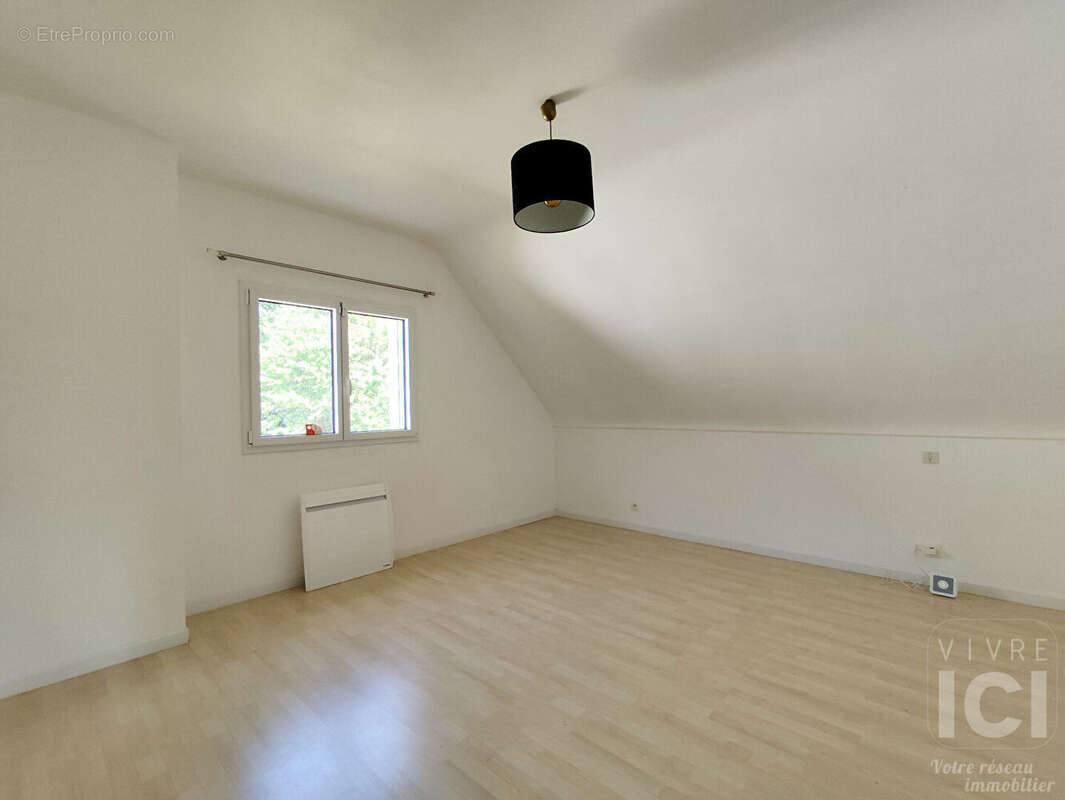 À vendre  maison 157 m², 5 chambres, en impasse, au calme absolu. - photo 13