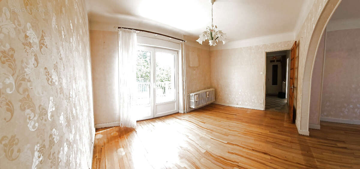 Maison à AUDUN-LE-ROMAN