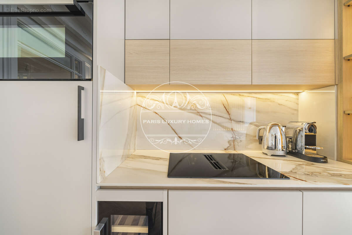 Appartement à PARIS-1E