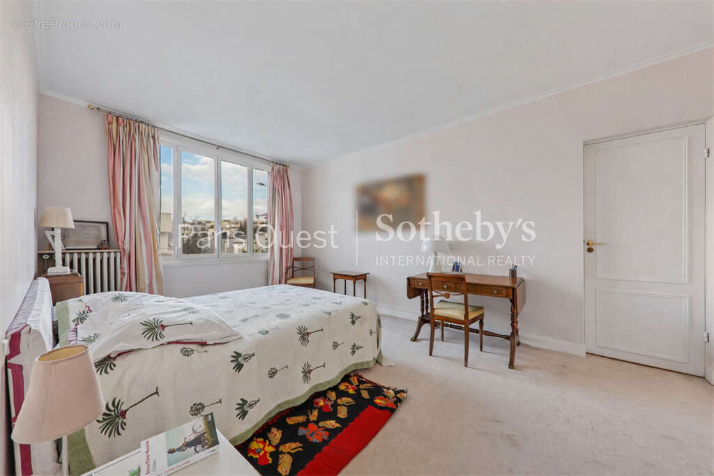 Appartement à NEUILLY-SUR-SEINE