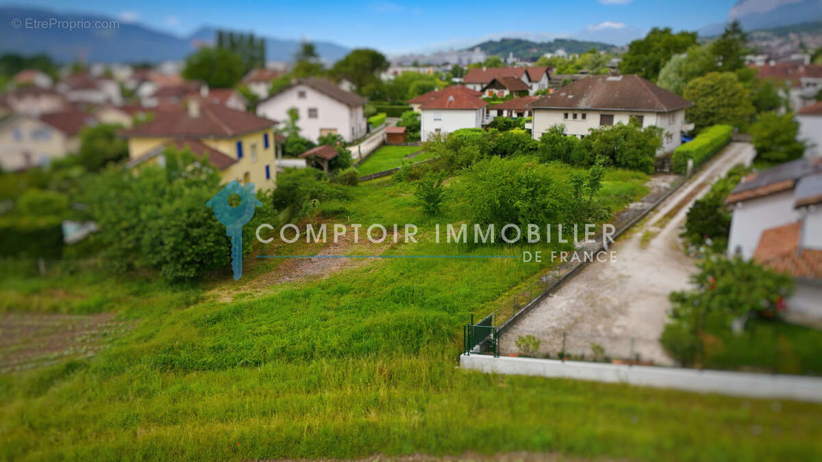 Terrain à CROLLES