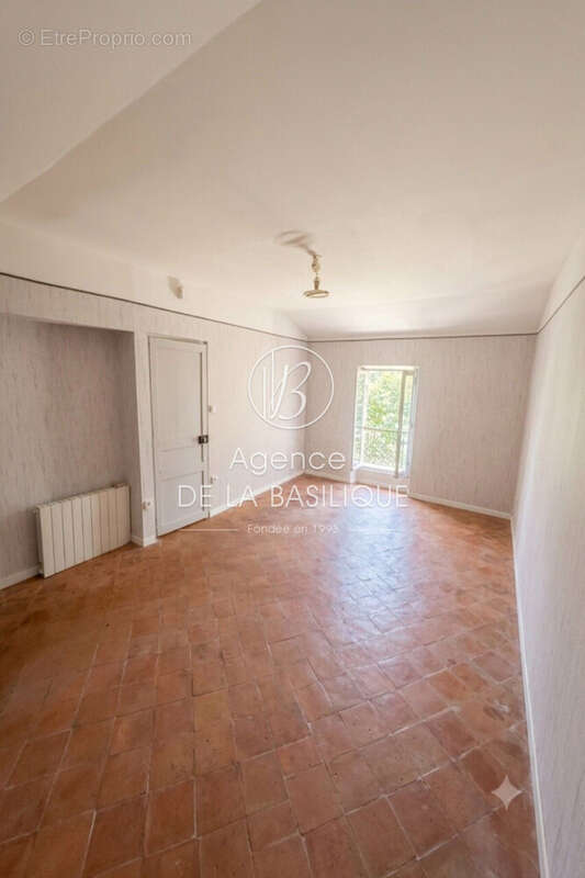 Maison 173 m² à Saint-Maximin-La-Sainte-Baume  - photo 7