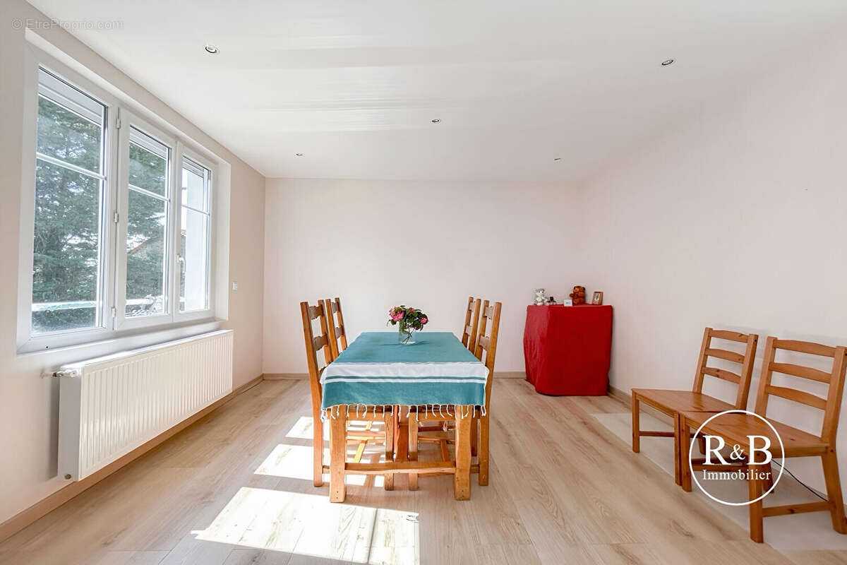 Appartement à LES CLAYES-SOUS-BOIS